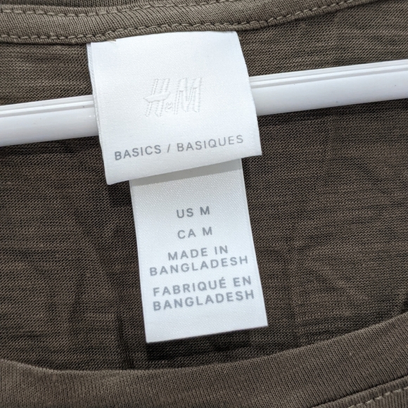 H&M Basics Medium Olive Tee - Picture 3 of 3